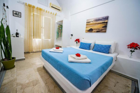 Гостиница Join Us Low Cost Rooms  Фира